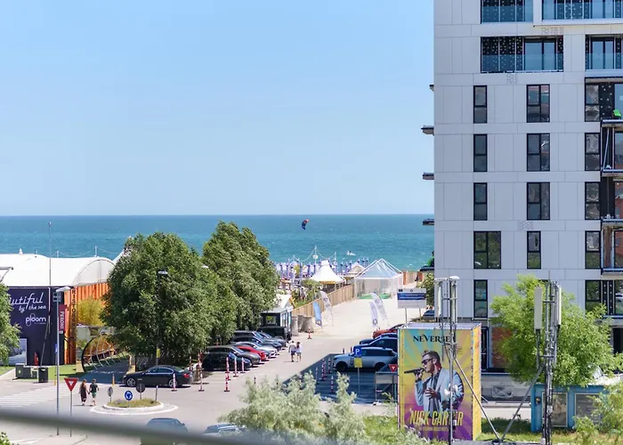 Summerland Vibes Mamaia