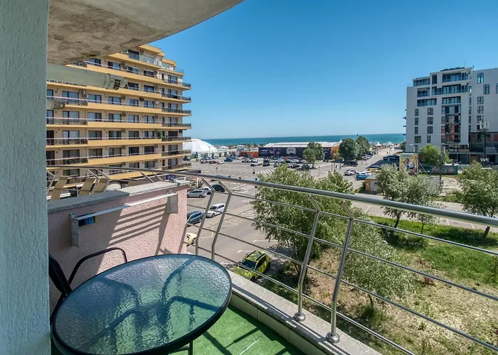 Summerland Vibes * Mamaia